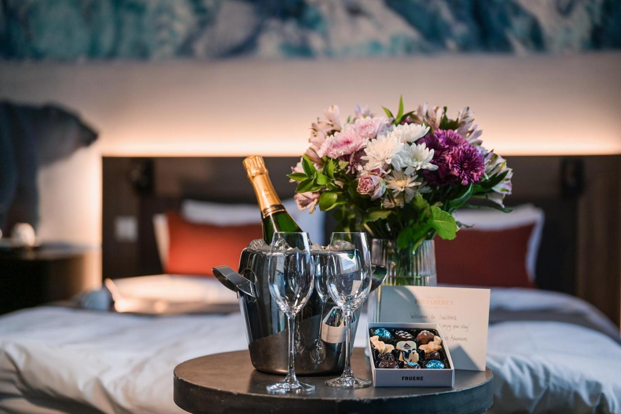 Svalbard Hotell | Polfareren Longyearbyen Esterno foto
