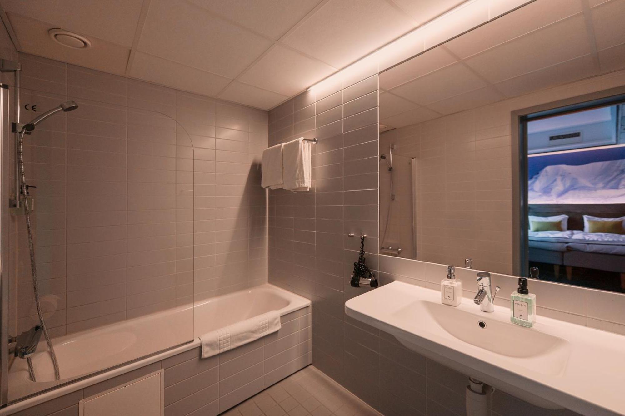 Svalbard Hotell | Polfareren Longyearbyen Esterno foto
