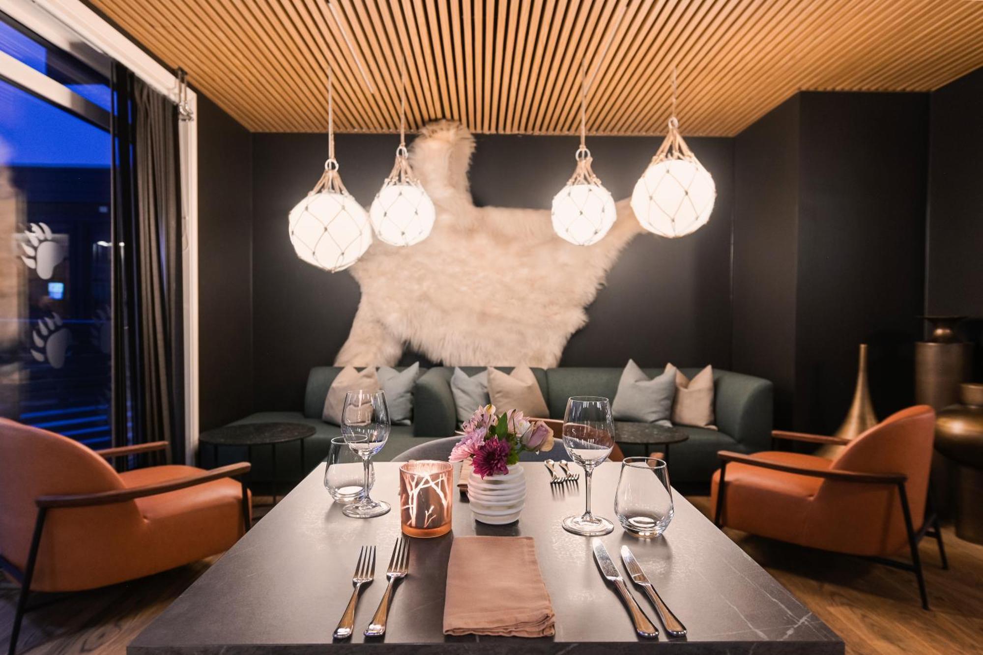 Svalbard Hotell | Polfareren Longyearbyen Esterno foto